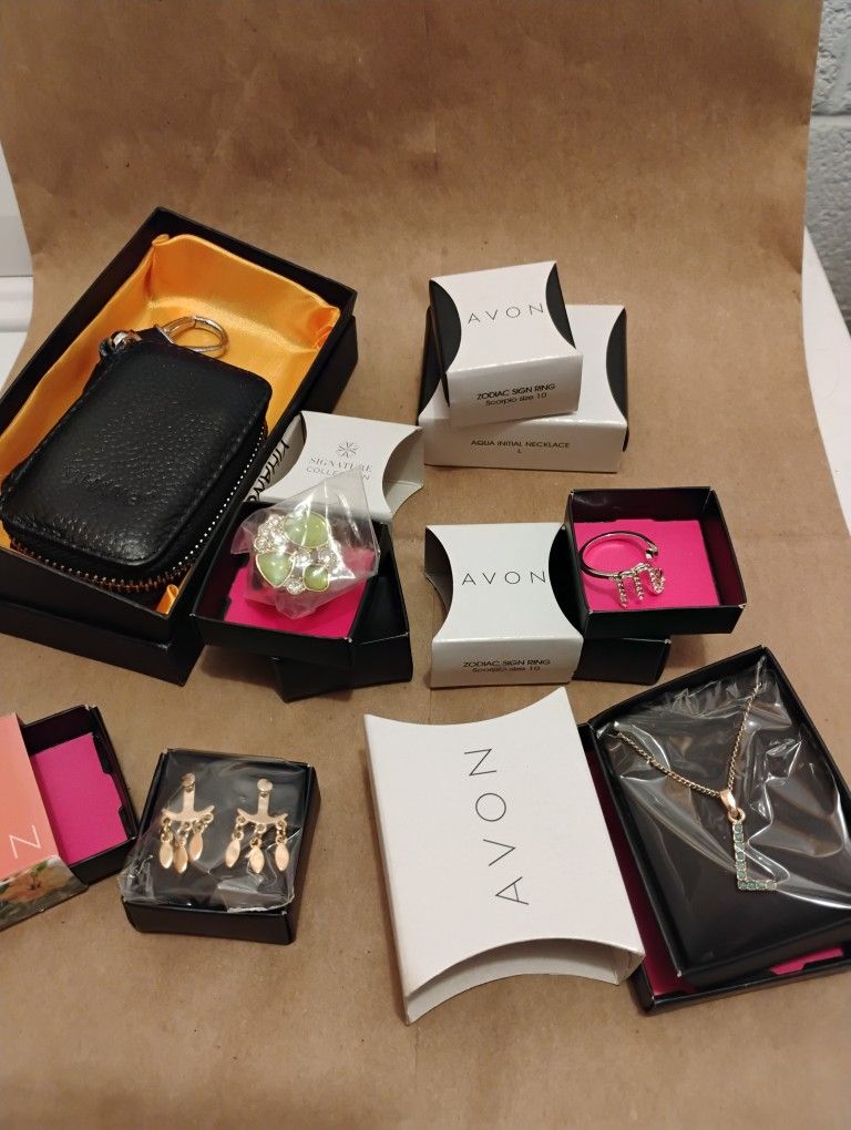 NEW Jewelry & Leather Zippered Key Holder