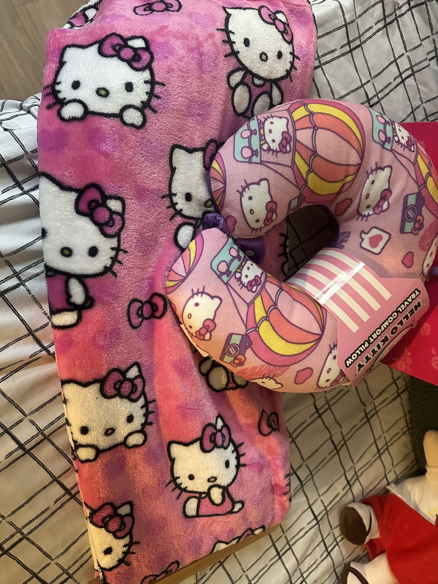 New Hello Kitty Toddler Blanket 💖💕pillow