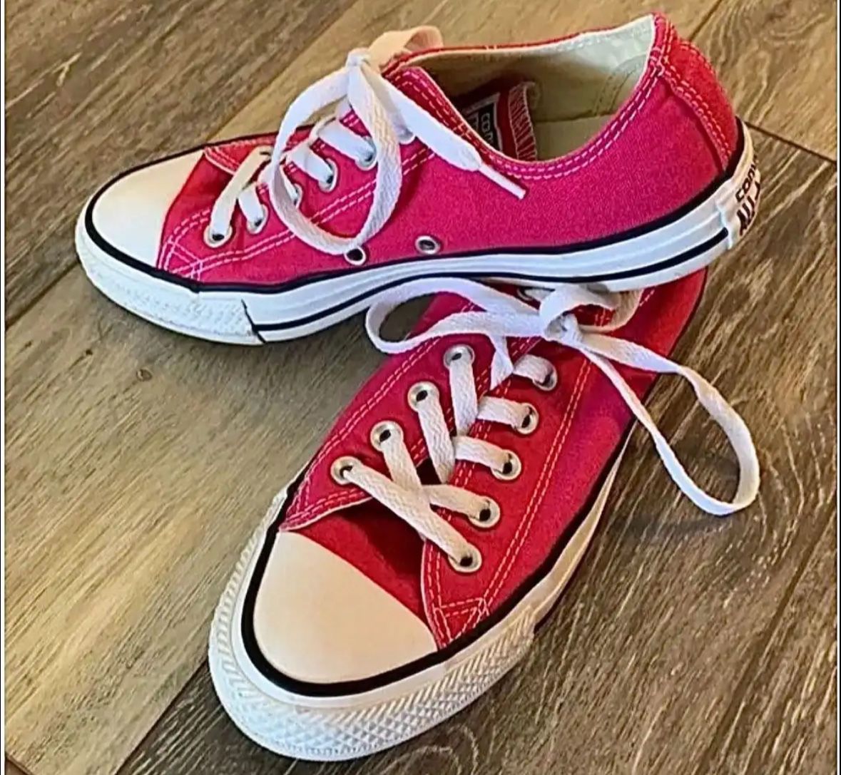 Chuck Taylor All Star Chaos Fuchsia/ Hot Pink Low Top Converse Sneakers (Like New)
