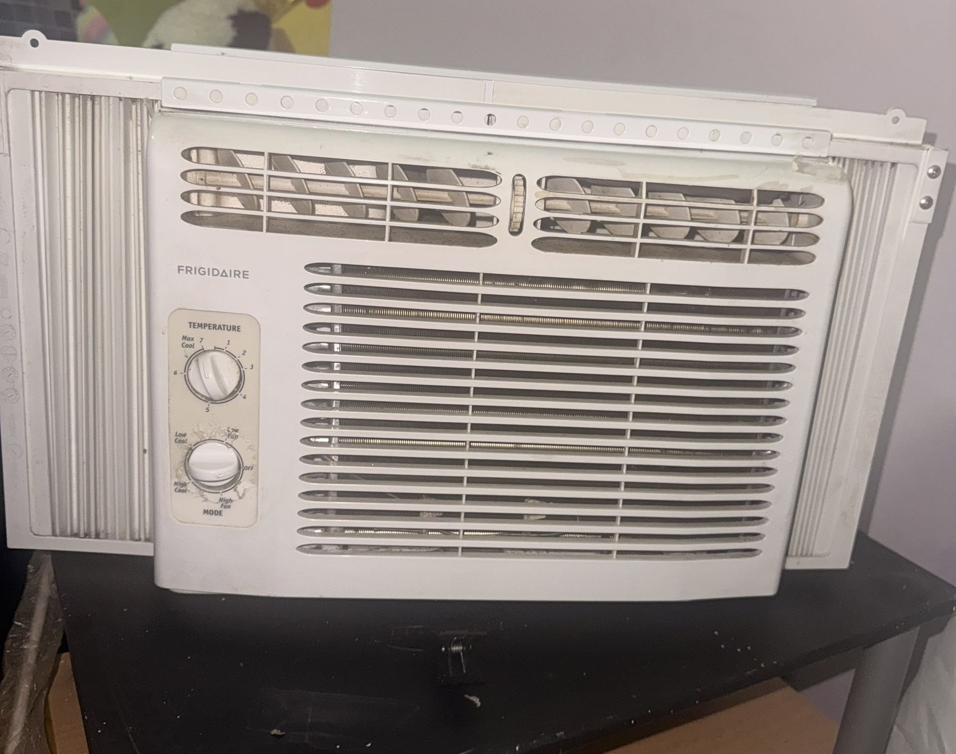 Frigidaire AIR CONDITIONER
