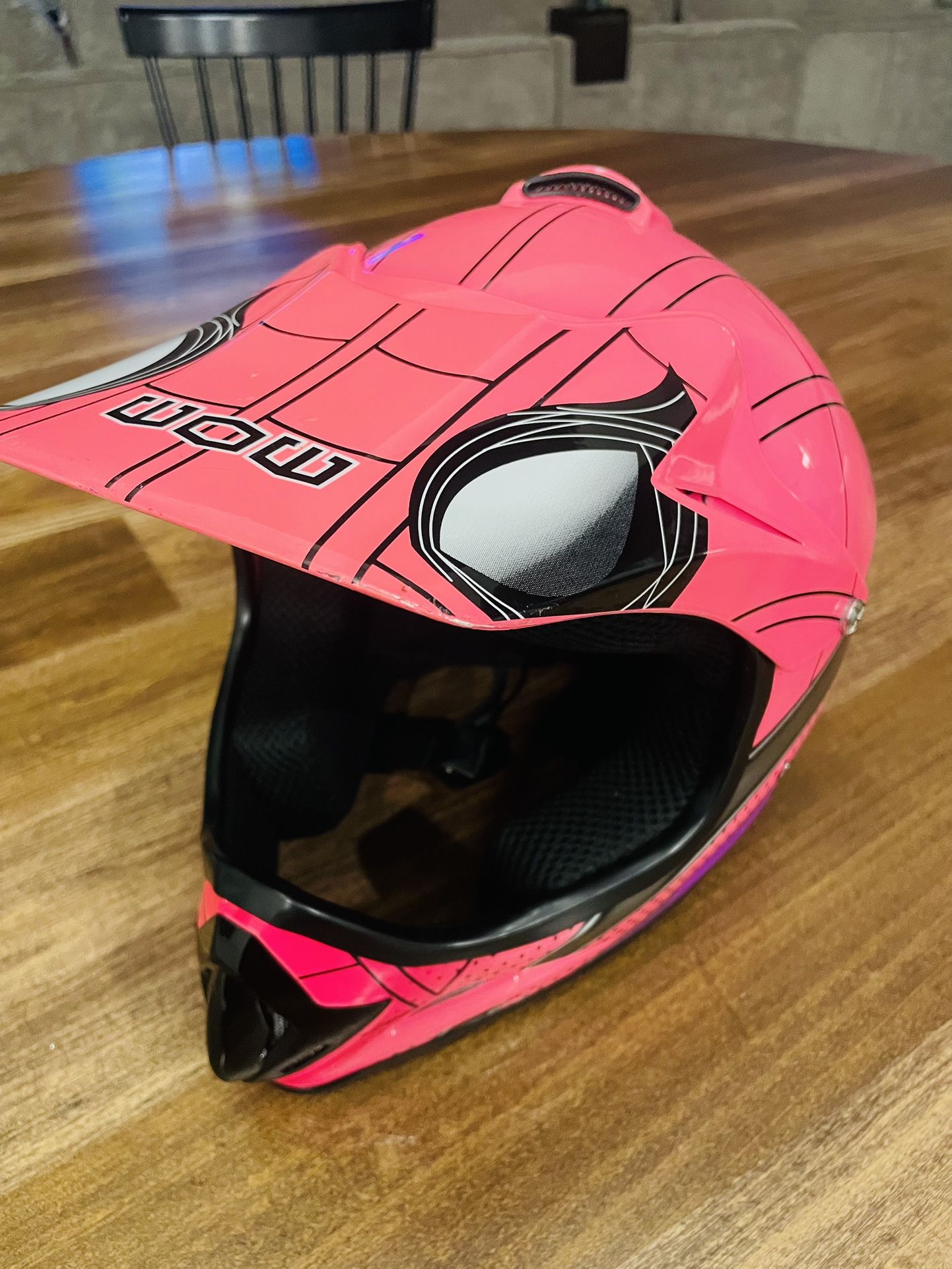 Like New WOW Youth Kids BMX MX Motocross ATV Dirt Bike Helmet Spider Pink