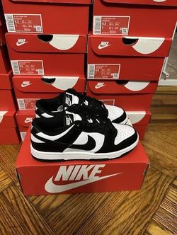 Size 10.5 Mens Nike pandas Low