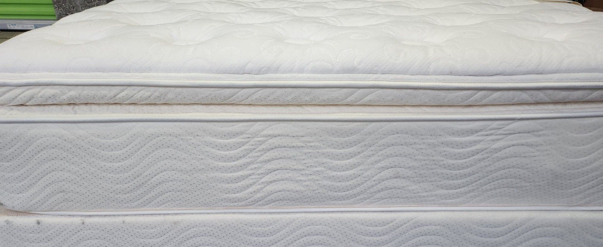 Queen Simmons Beautyrest Pillowtop Mattress Set Box Spring & Bed Frame Optional