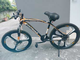 3  BIKES....WOODEN PET CAGE. ....ROASTER OVEN.  ..36IN SOLID WOOD MARBLE TOP VANITY...PING PONG TABLE...... ( READ  DESCRIPTION )