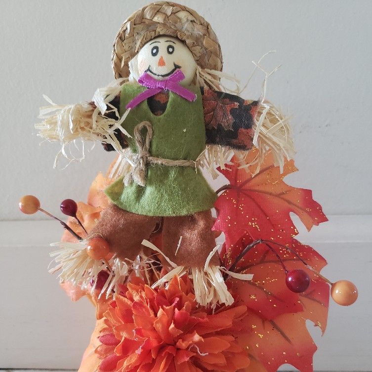NEW-Super Cute Pumpkin Scarecrow Decor.