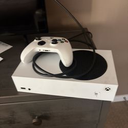 Xbox Series S (Remote Included)