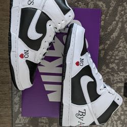 DS Nike SB x Supreme Dunk High " By Any Means "  White / Black Size 9.5 