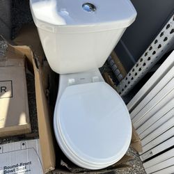 We locate in hesperia new no tax retail$269 here only $180. No tax  New in box  Gerber DF-21-100 Maxwell Dual Flush 1.1/1.6 GPF Combo White.  
