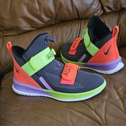 Men's Nike Lebron Soldier 13 XIII Multicolor Size 10.5  (Worn Once)