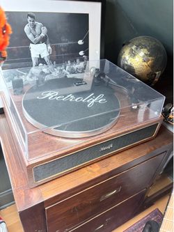 Retro Life Turntable w Blue Tooth and built in speaker