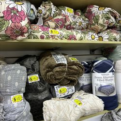 Berkshire and Hotel Grand Blankets and Comforters‼️👻