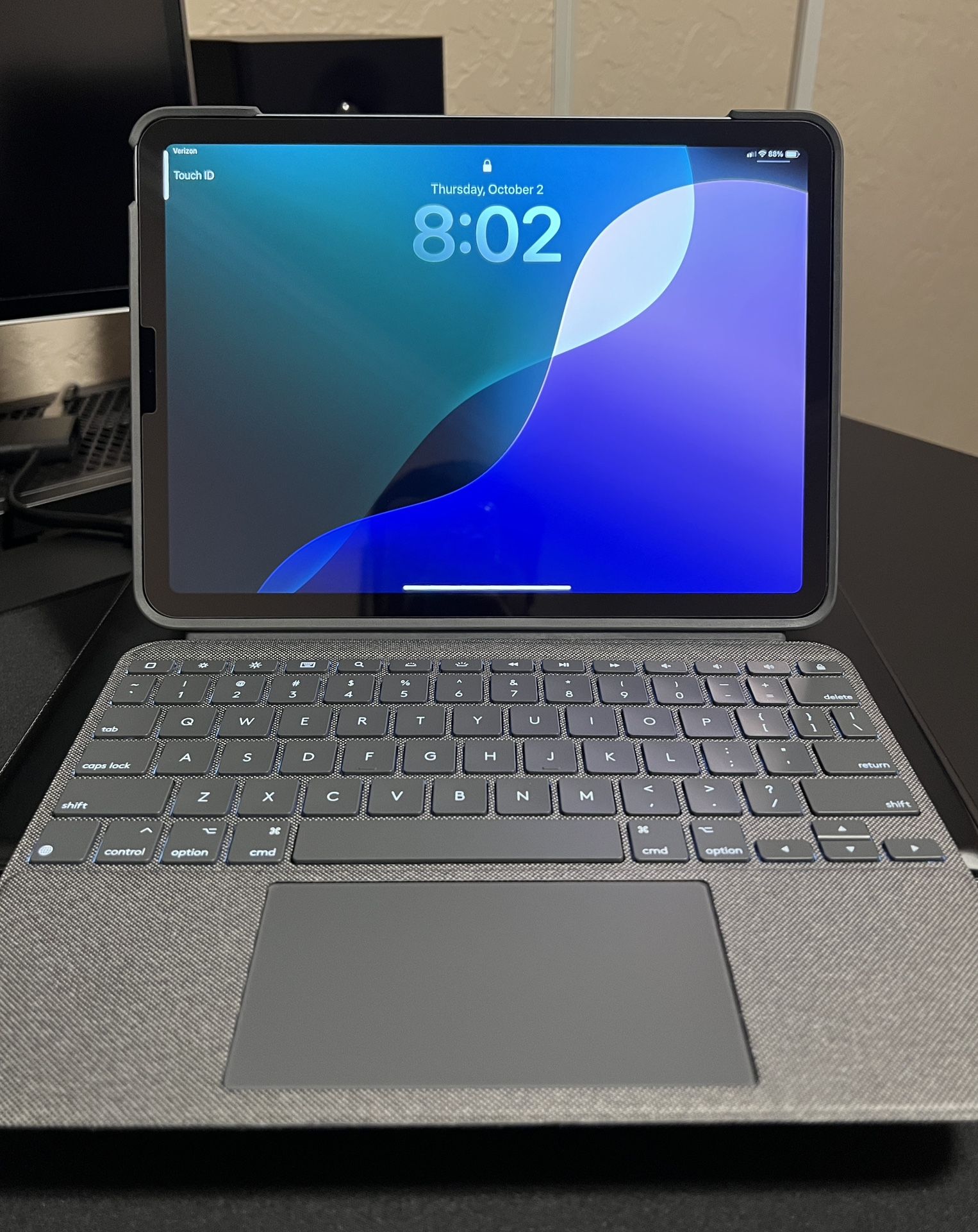 iPad Air 4th Generation Cellular Unlocked with Logitech Combo Touch Keyboard