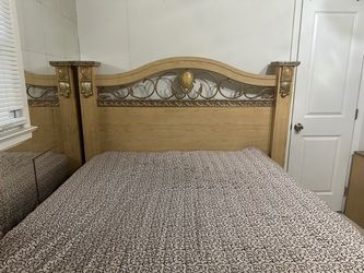 King Bedroom Set - Dresser, Mirror, King Bed, with mattress & 1 Nightstand