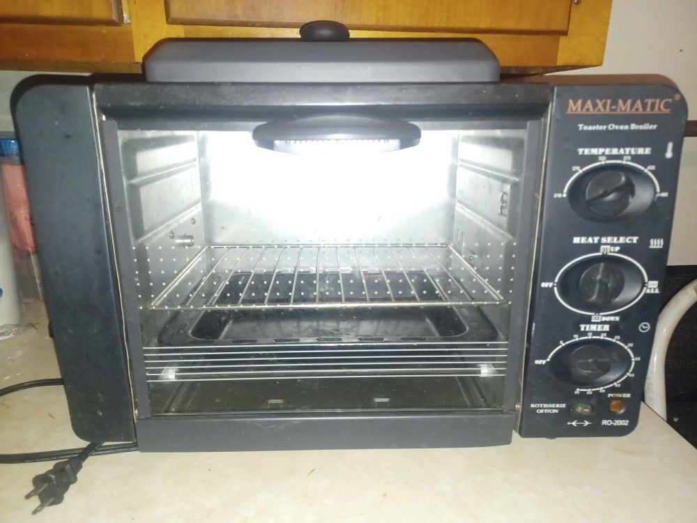 $50 Obo.. Maxi-matic Toaster Oven Broiler and Rotessiore 