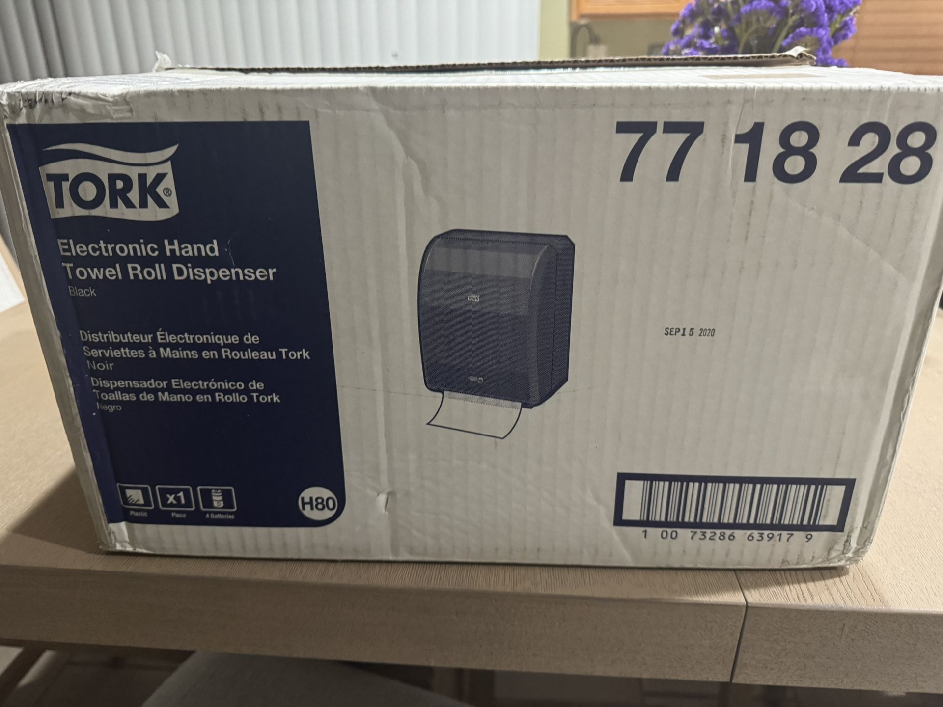 Electronic Hand Towel Roll Dispenser