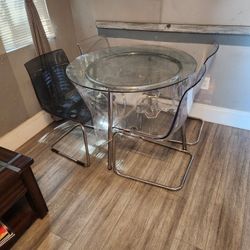 Small Dining  Room Table Glass With 2 Acrylic Chairs 