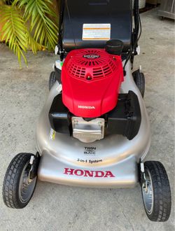3-In-1 SELF PROPELLED HONDA LAWNMOWER