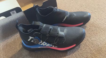 Trail running shoes