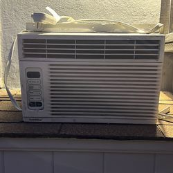 Window ac, works