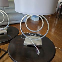 2 End tables 2 lamps