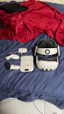Meta Quest 3 VR Headset with Controllers