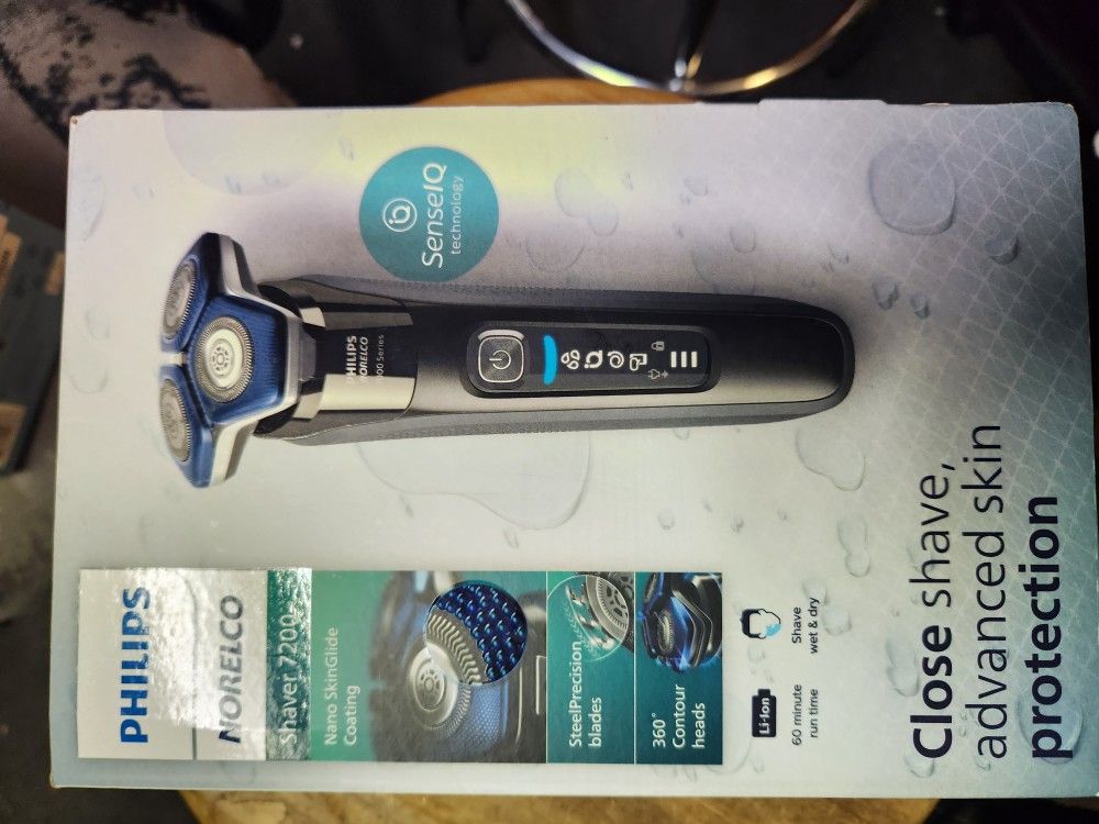 Philips Norelco Shaver 7200.