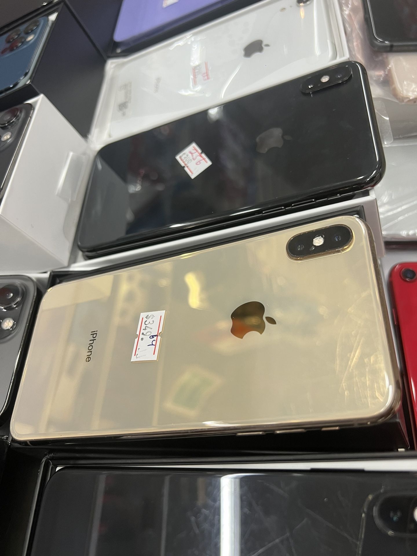 FACTORY UNLOCKED XS MAX 64 Gb