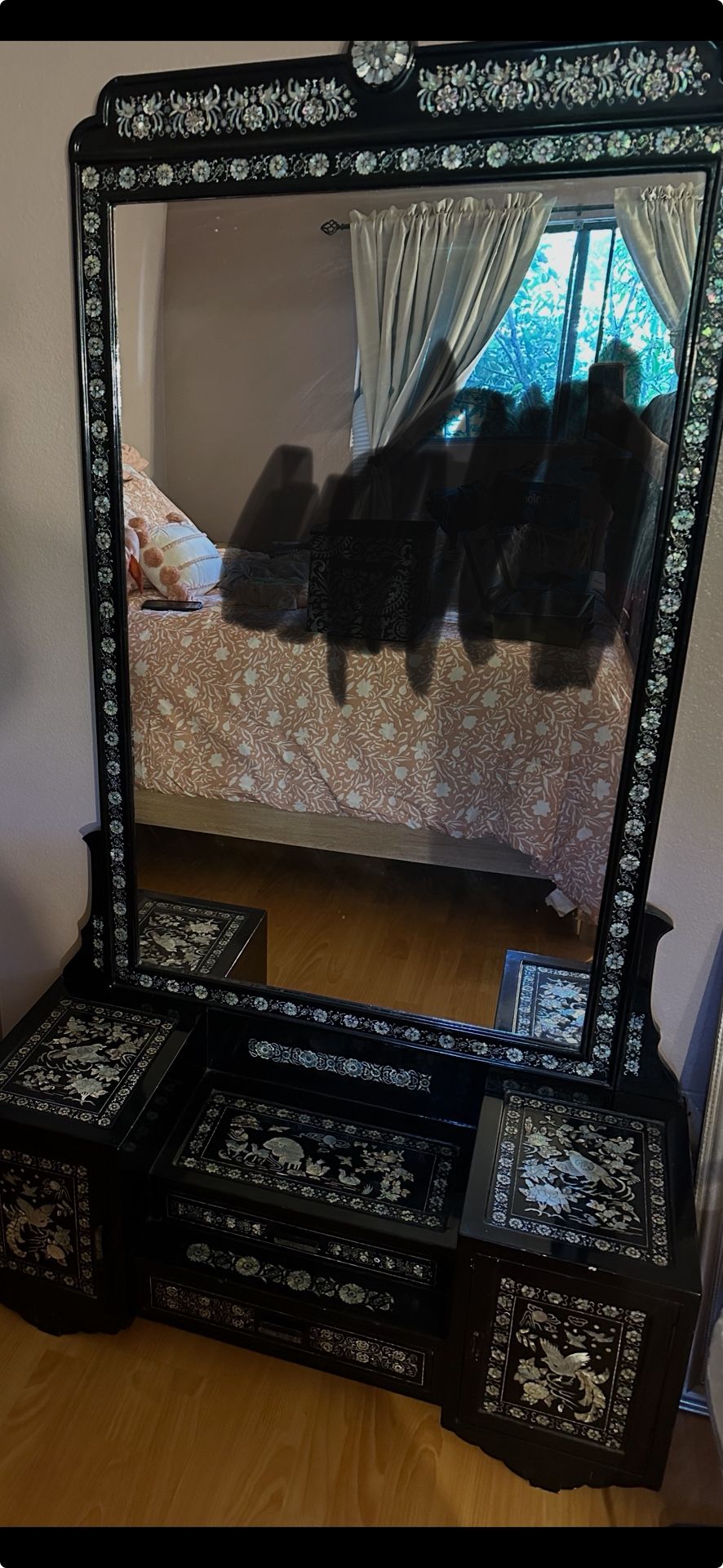Vintage Korean Mother-of-Pearl Vanity with Mirror – For Sale