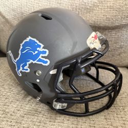 Riddell Victor Youth Football Helmet Size SMALL/MEDIUM 