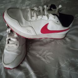 Nikes Women'tennis Shoes 
