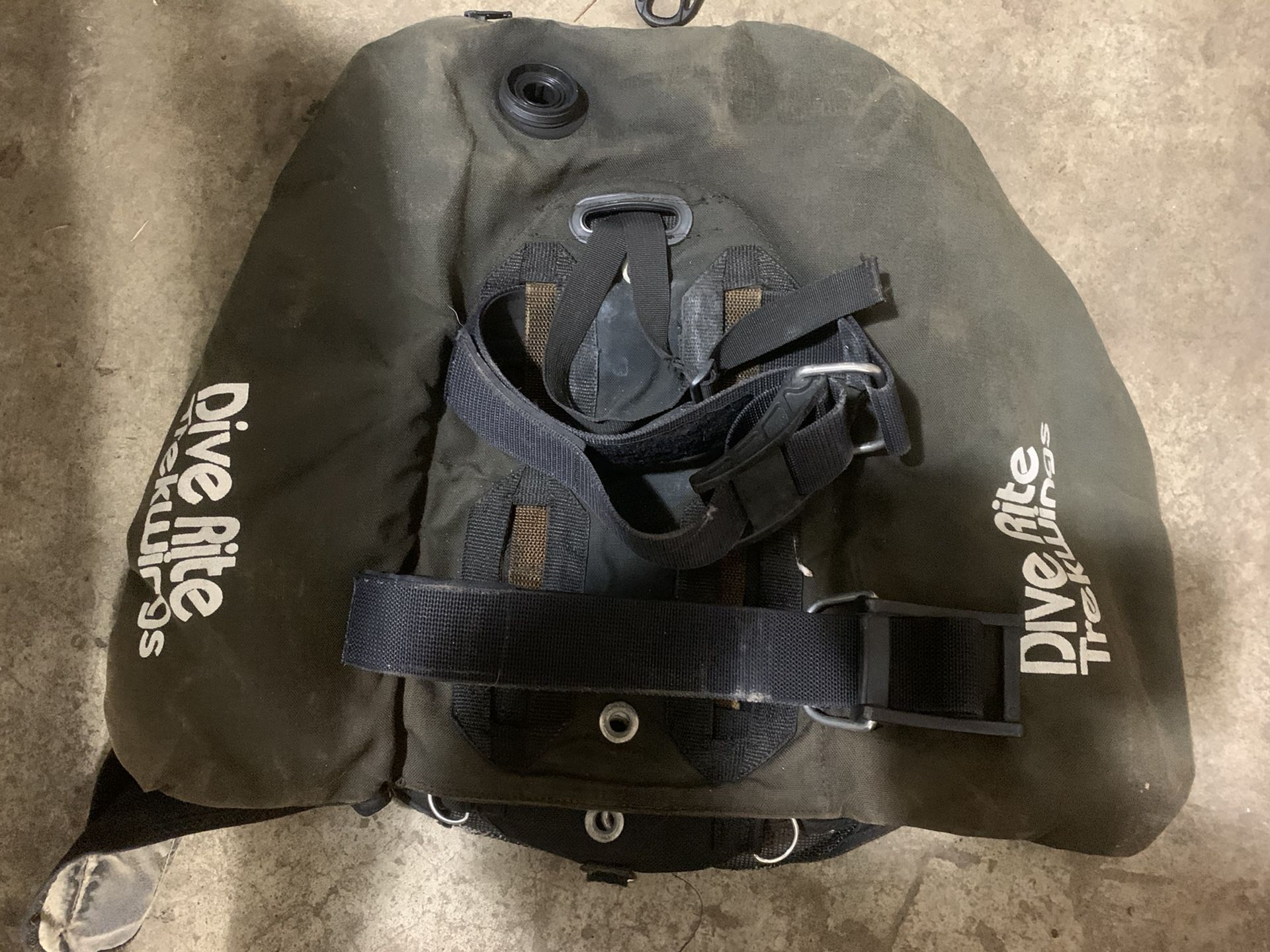 Dive rite trek wing bcd and harness