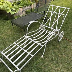 Vintage salterini wrought iron chaise lounge chair can deliver