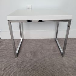 Modern End Table In Chrome/White