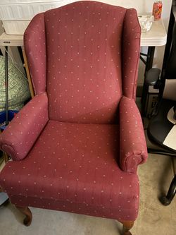 Traditional Wingback Accent Chair – Solid Wood Legs – Very Comfortable
