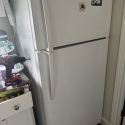 Frigidaire Refrigerator 