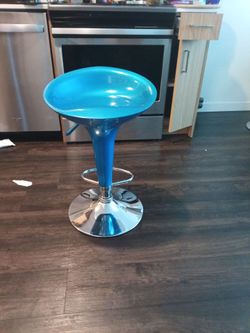 METALLIC BLUE RETRO STYLE BAR CHAIR/OR COSMETOLOGY CHAIR/WITH FOOT PUMP AT THE BASE