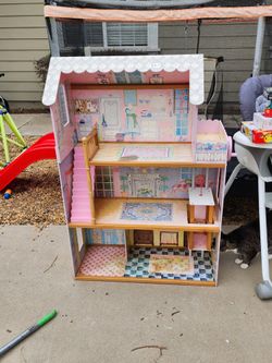 Kids Kraft 3 Story Dollhouse With working Elevator Used