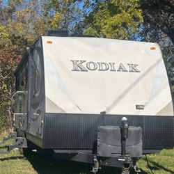 Kodiak toy hauler tt 292tqb