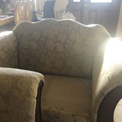 2 Couches NEED GONE NOW!