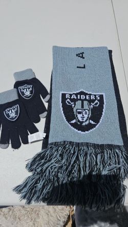 Raiders scarf and gloves