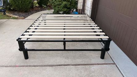 Black Metal Platform Bed Frame with Wood Slats