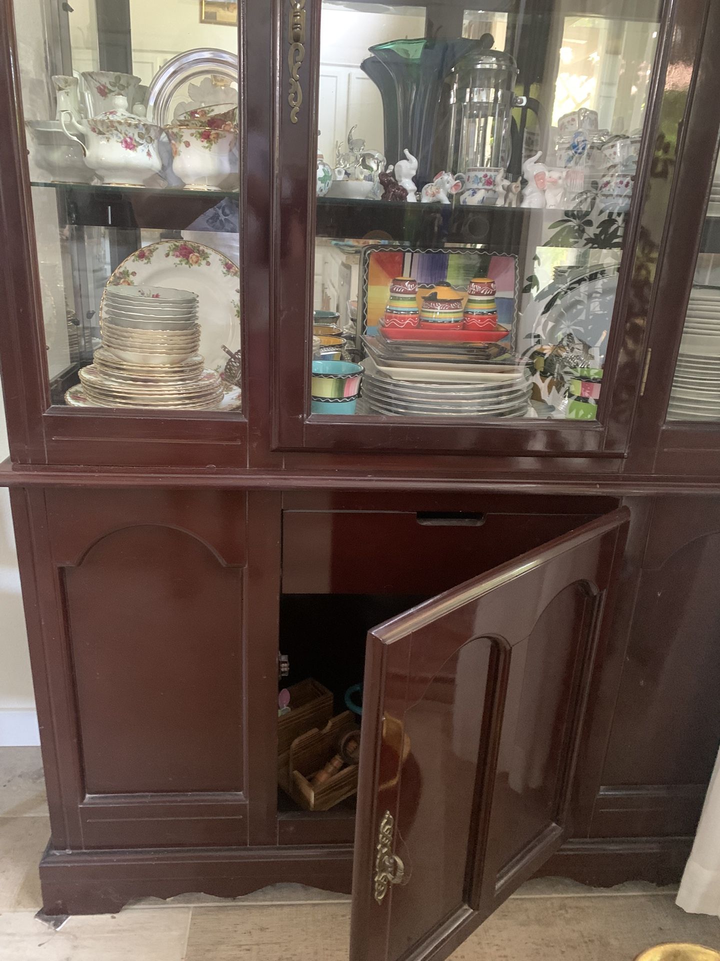 Dining Table Set, china cabinet, Side table 
