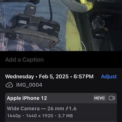 RYOBI POLISHER CHARGER AND BATTERIE INCLUDED