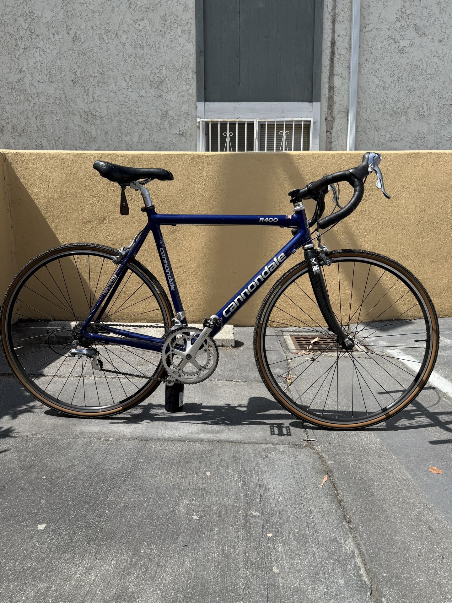 Cannondale R400 road bike
