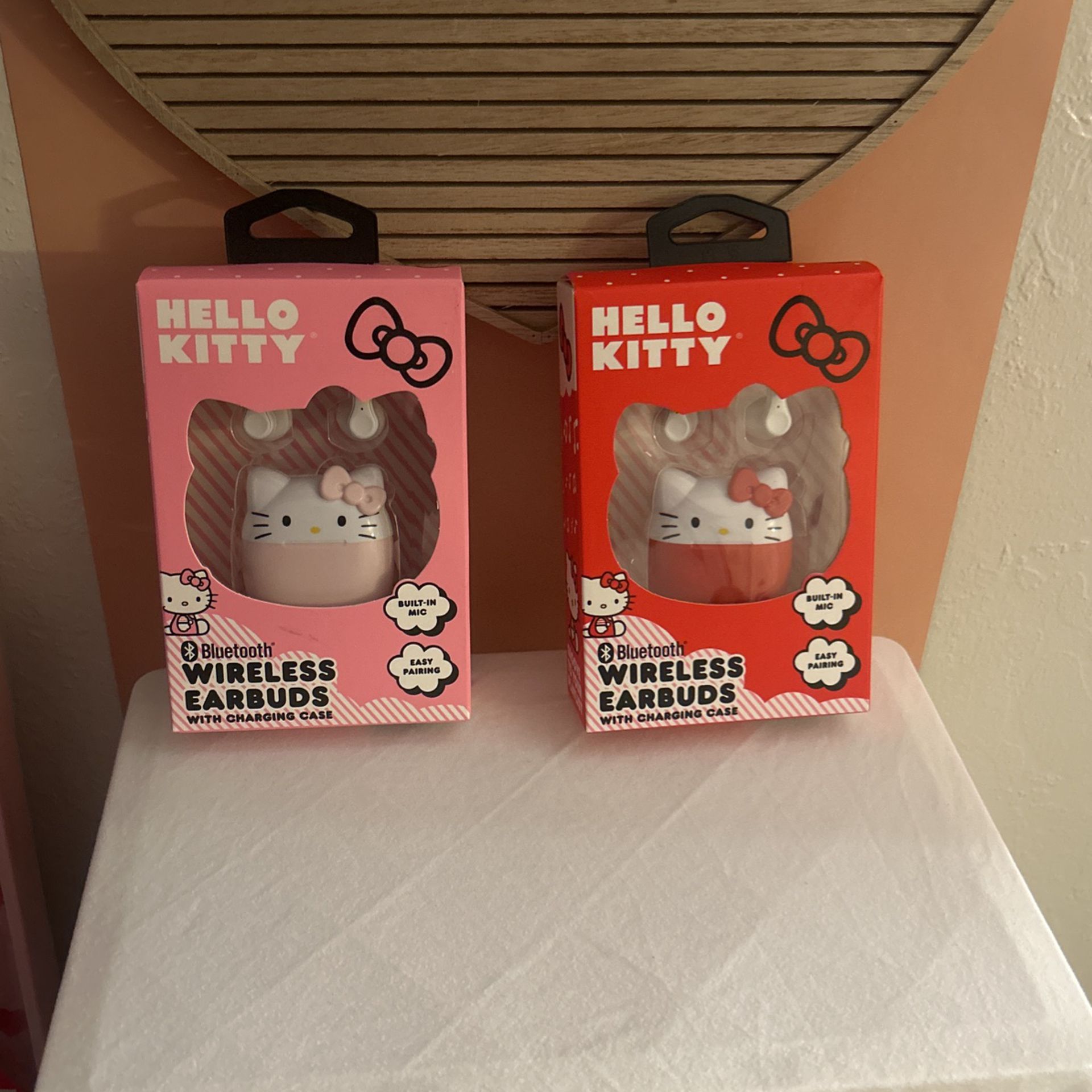 Hello Kitty Wireless Earbuds With Charging Case 