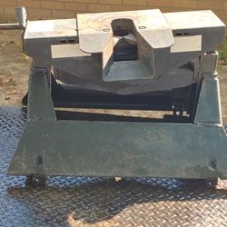 5th Wheel Hitch; Reese; 20-ton Towing Capacity
