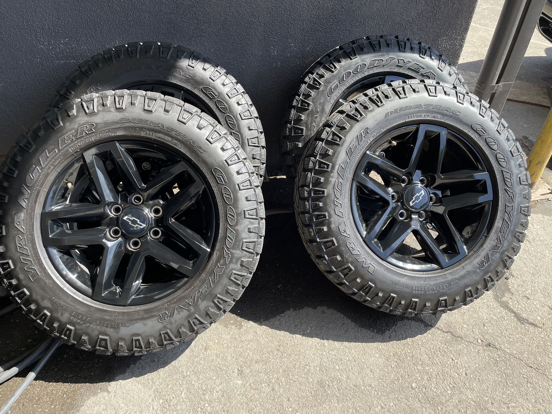 18” Chevy Trail Boss Wheels Oem Rims + LT 2756518 Goodyear Wrangler