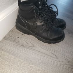 Black Nike Boots 