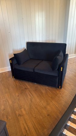 Love Seat / Bed