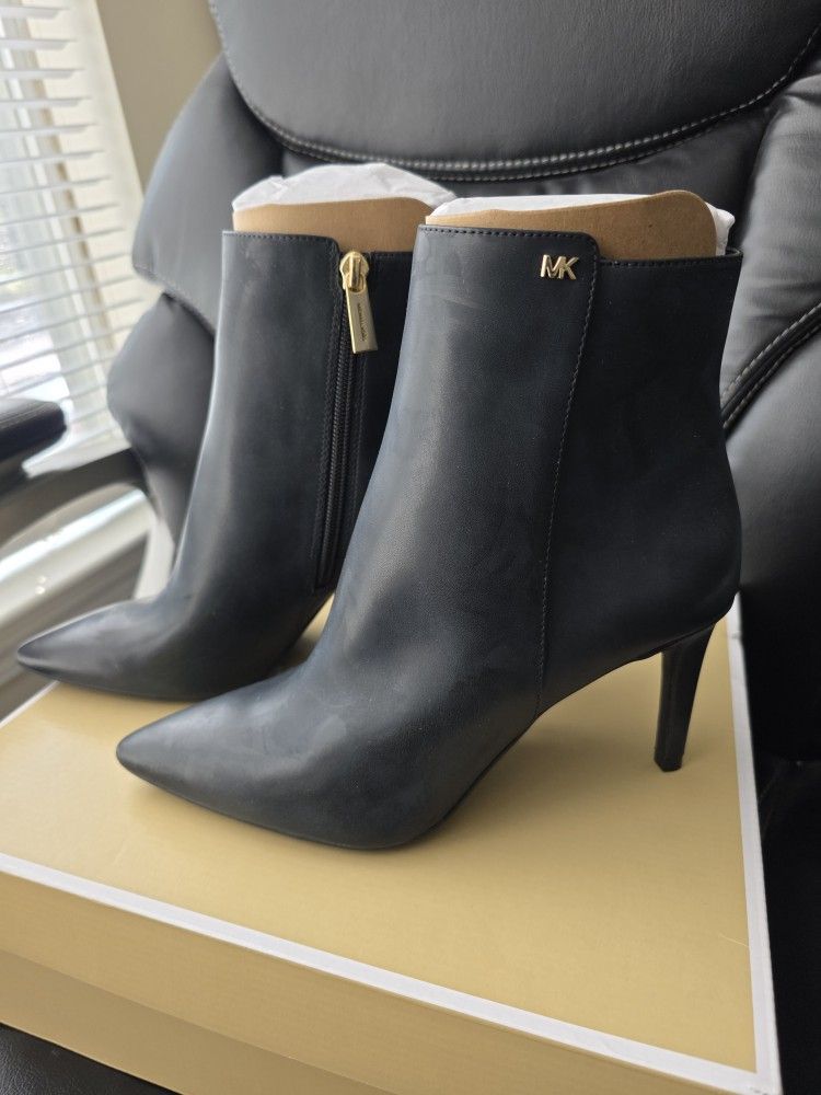Michael Kors Women's Dorothy Flex Mid Bootie 6.5 Size